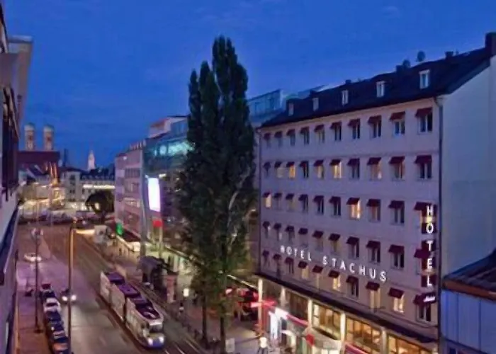 施塔胡斯酒店 3*